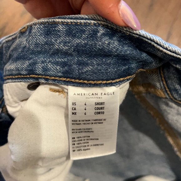 American Eagle light wash baggy ripped jeans, size 4 short - Picture 7 of 11